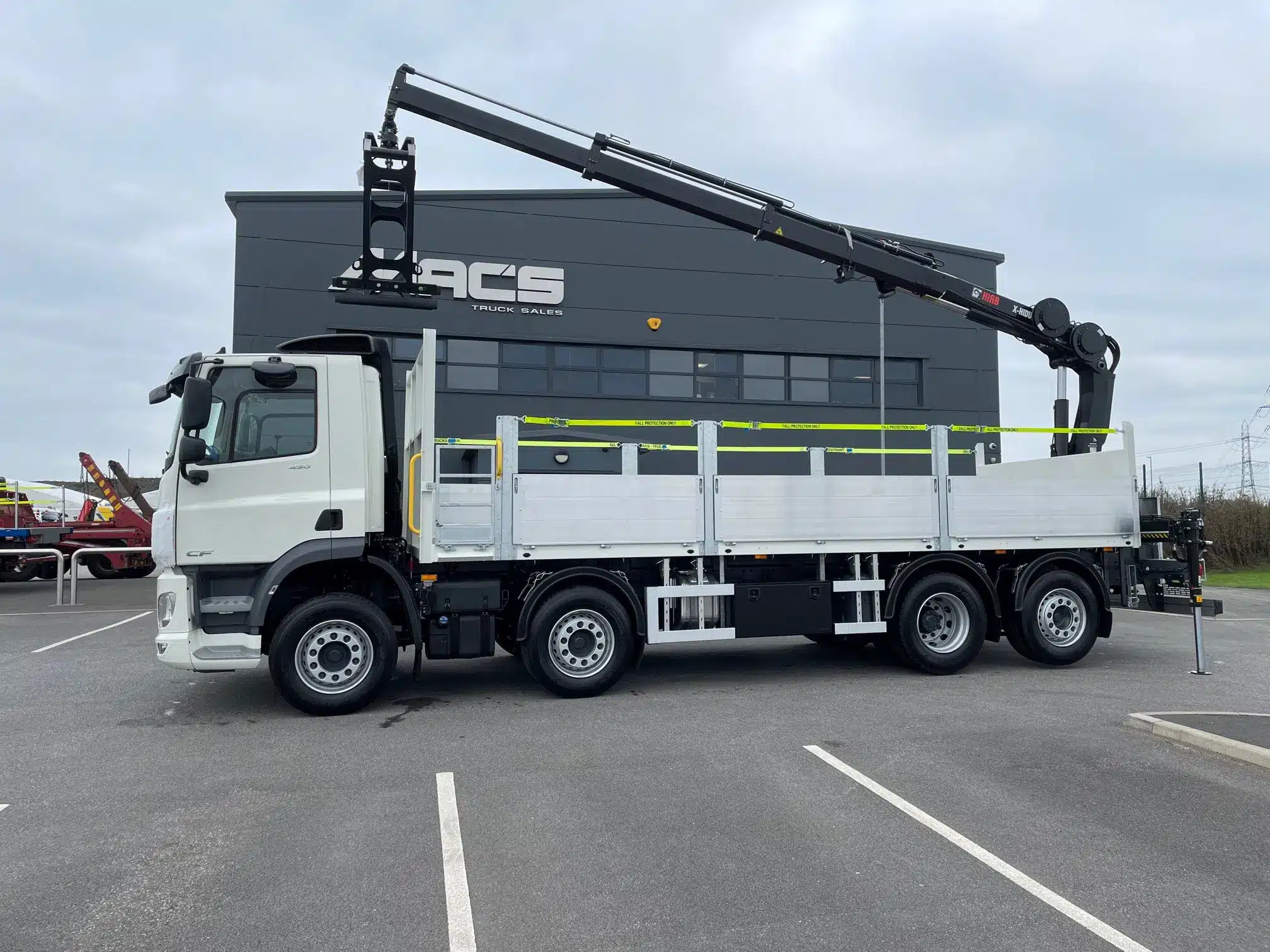 A 32 tonne builders merchant truck for hire or rent