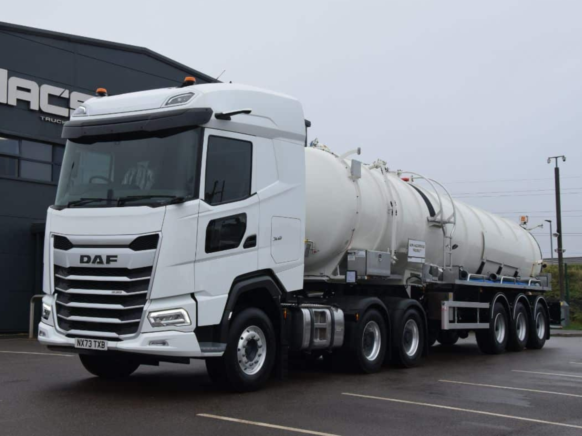 A 44T Whale tanker ready to rent or hire